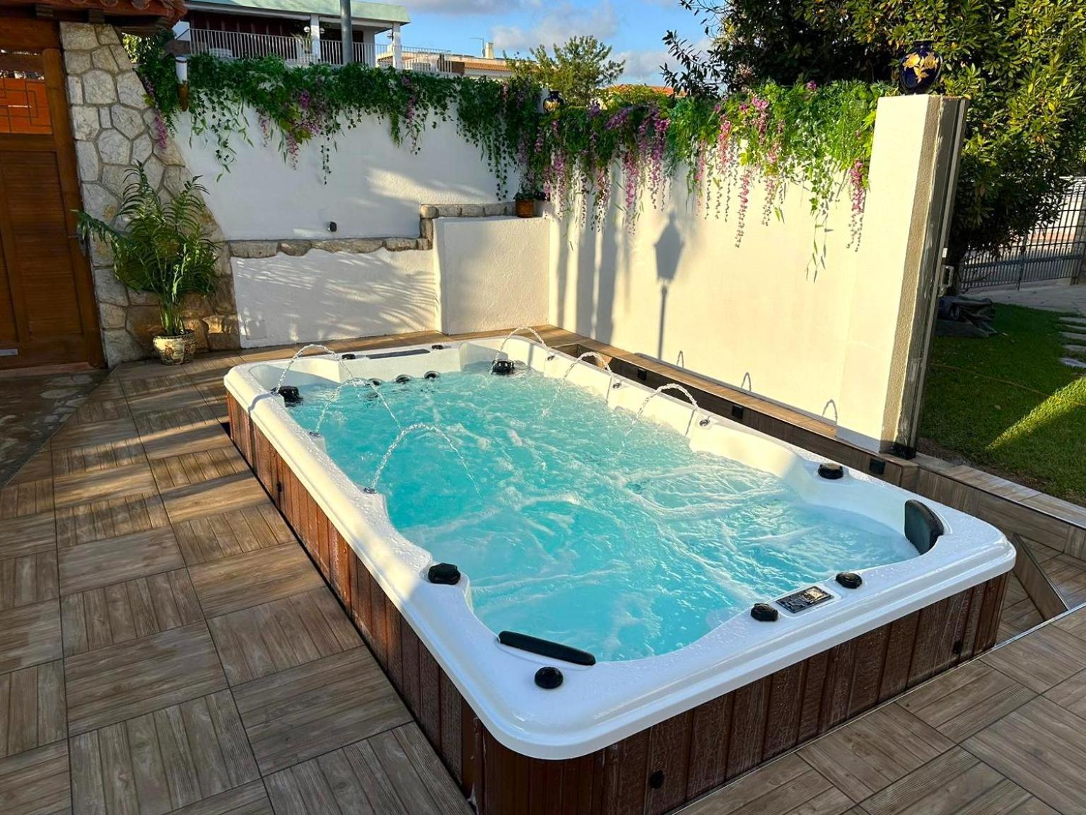 Villa Sitges El Ranch Amaizing Outdoor Areas Beaches At 5 Minutes Walk Sitges At 15 Min Drive Ac Pool Jacuzzi & Garden Xxl Calafell Ngoại thất bức ảnh